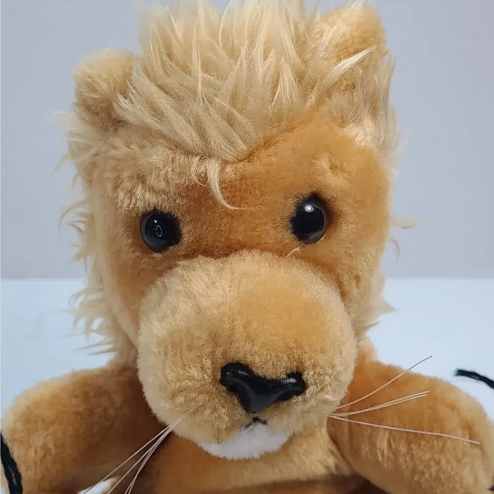 Vintage Dakin sitting Licorice Lion bean plush toy 1979 Korea 7 1/2